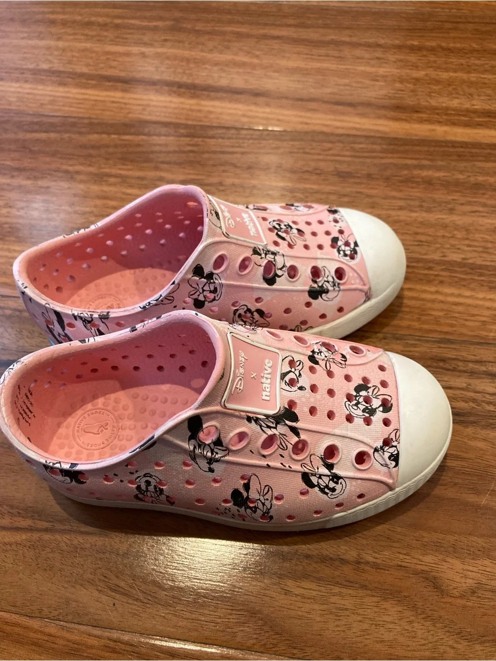 Disney x  Pink Native Minnie Mouse Girls' Shoes - Size C8 Adorable